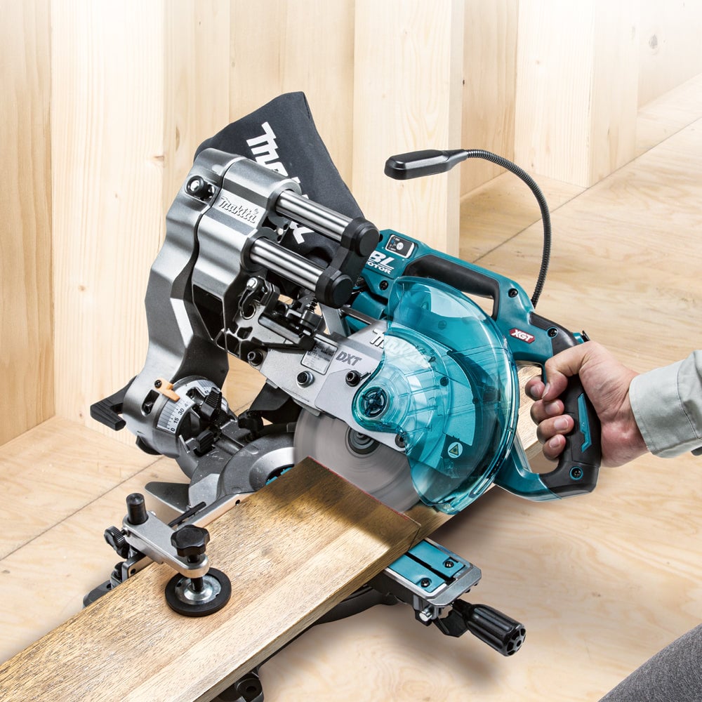 Makita XGT 40V Max 充電式斜斷鋸滑動式閘鋸 LS001G